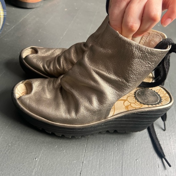 Fly London Ylva Lace Up Silver Metallic Sandals, size 37 - Picture 7 of 7